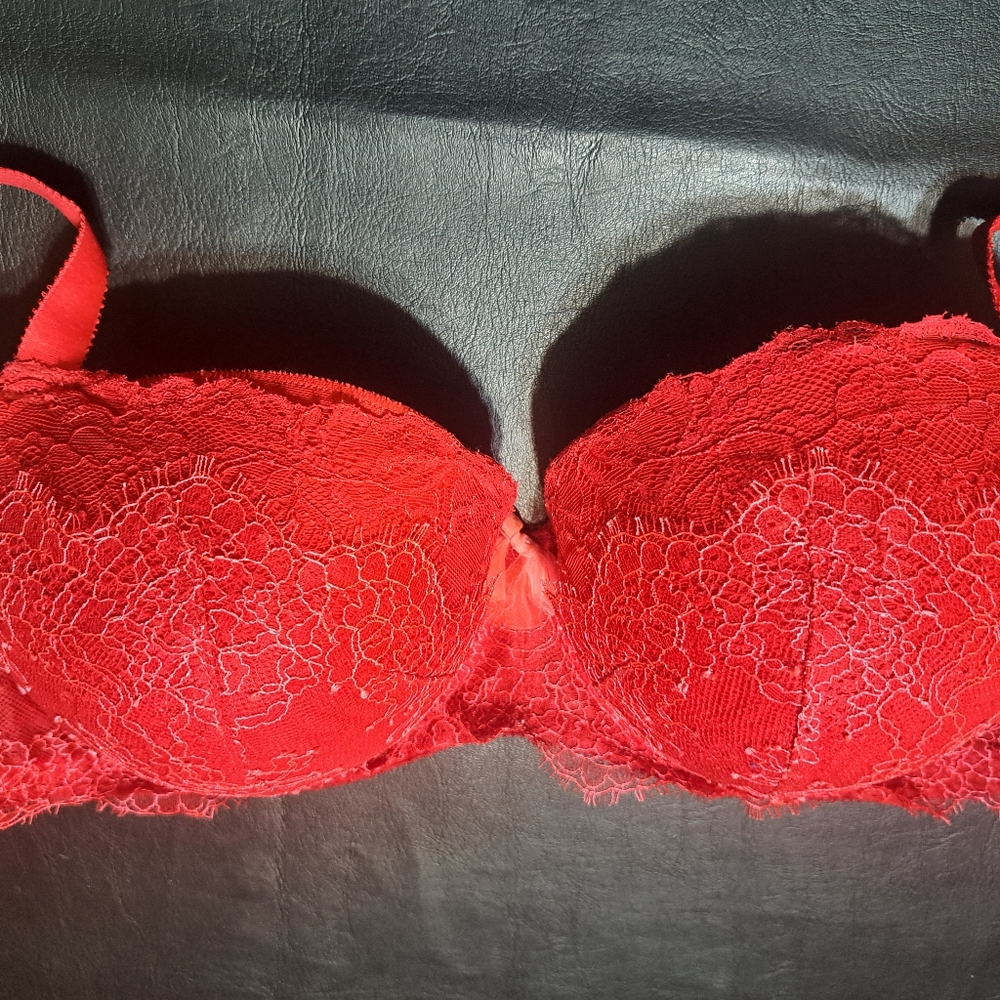 Victoria's Secret Bra - Picture 5 of 5